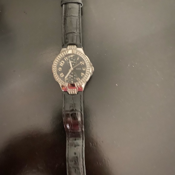 Guess watch with leather strap - Picture 2 of 2